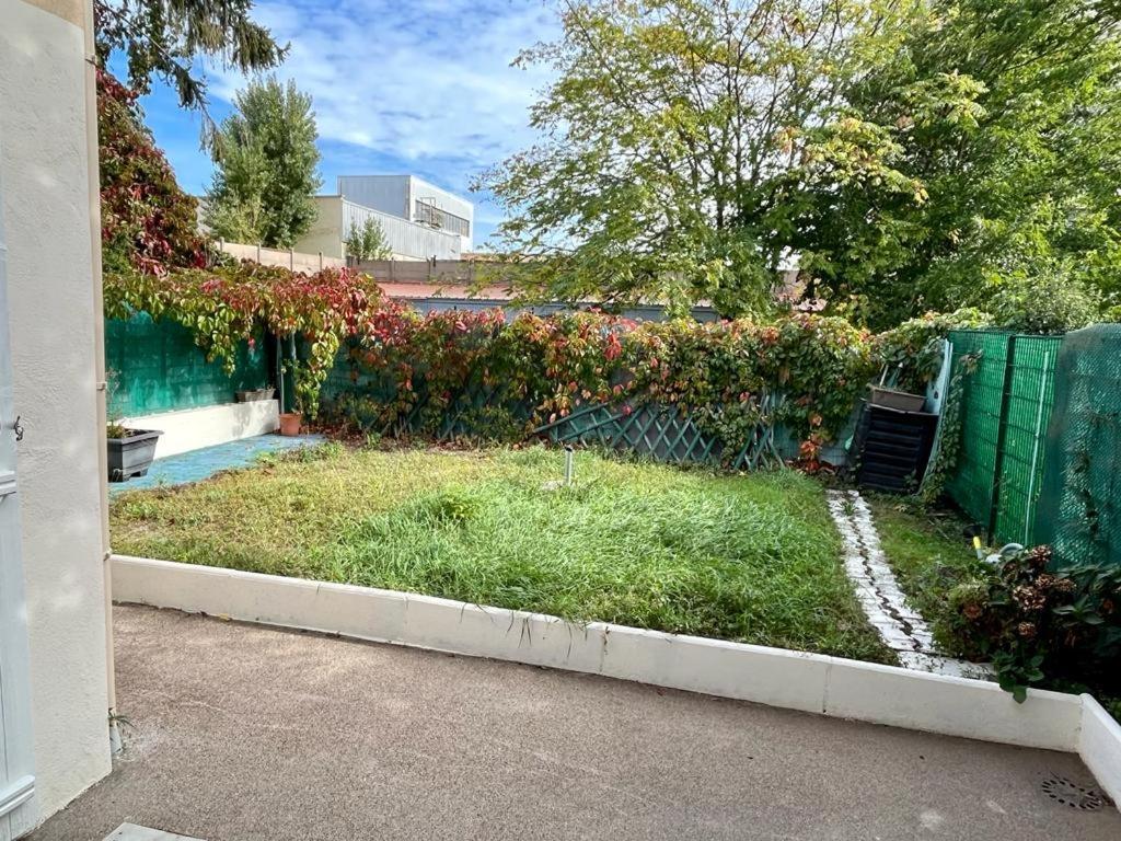 Charmante Maison Avec Jardin Sans Vis-A-Vis Saint-Fons Exteriör bild