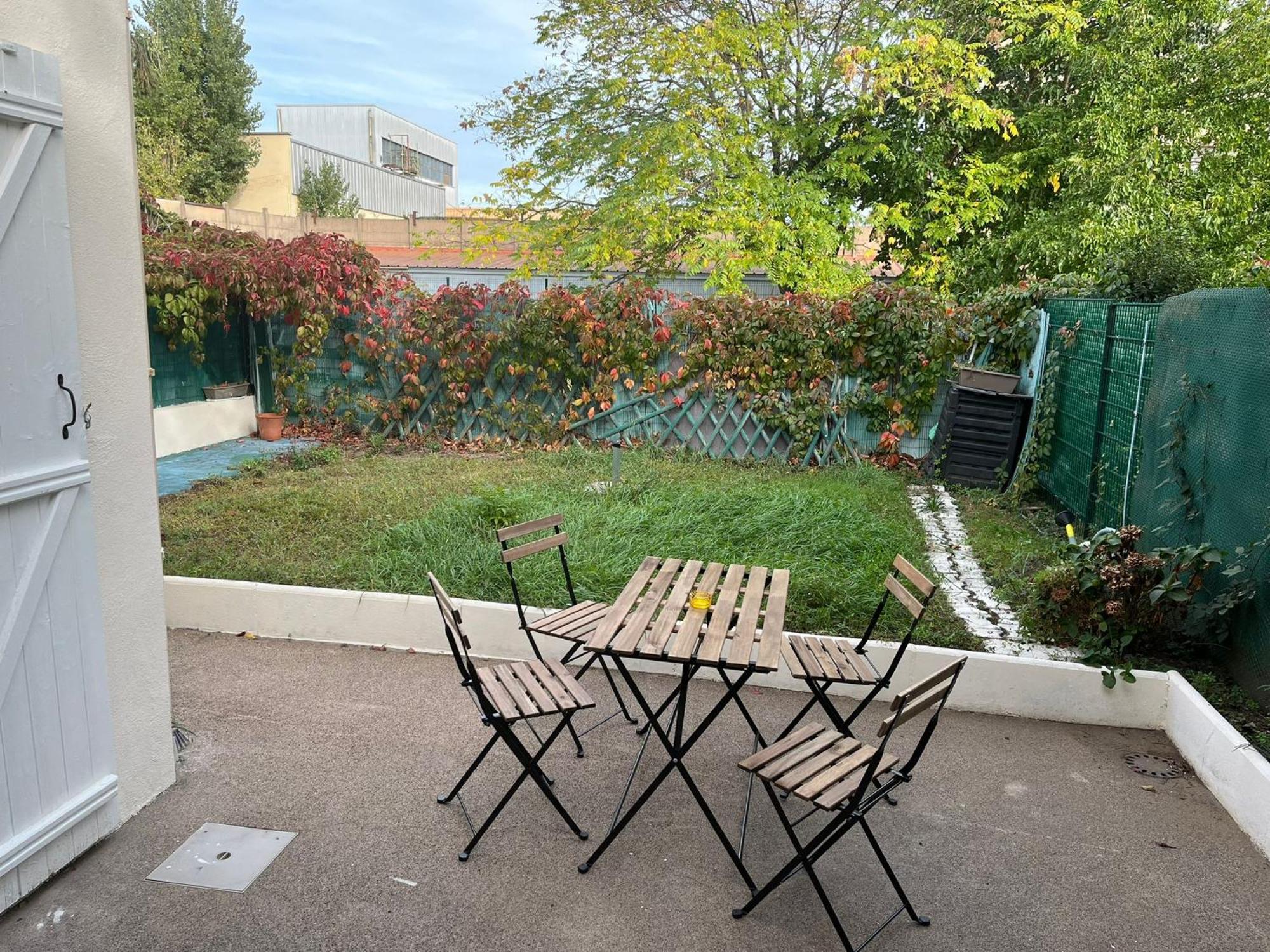 Charmante Maison Avec Jardin Sans Vis-A-Vis Saint-Fons Exteriör bild