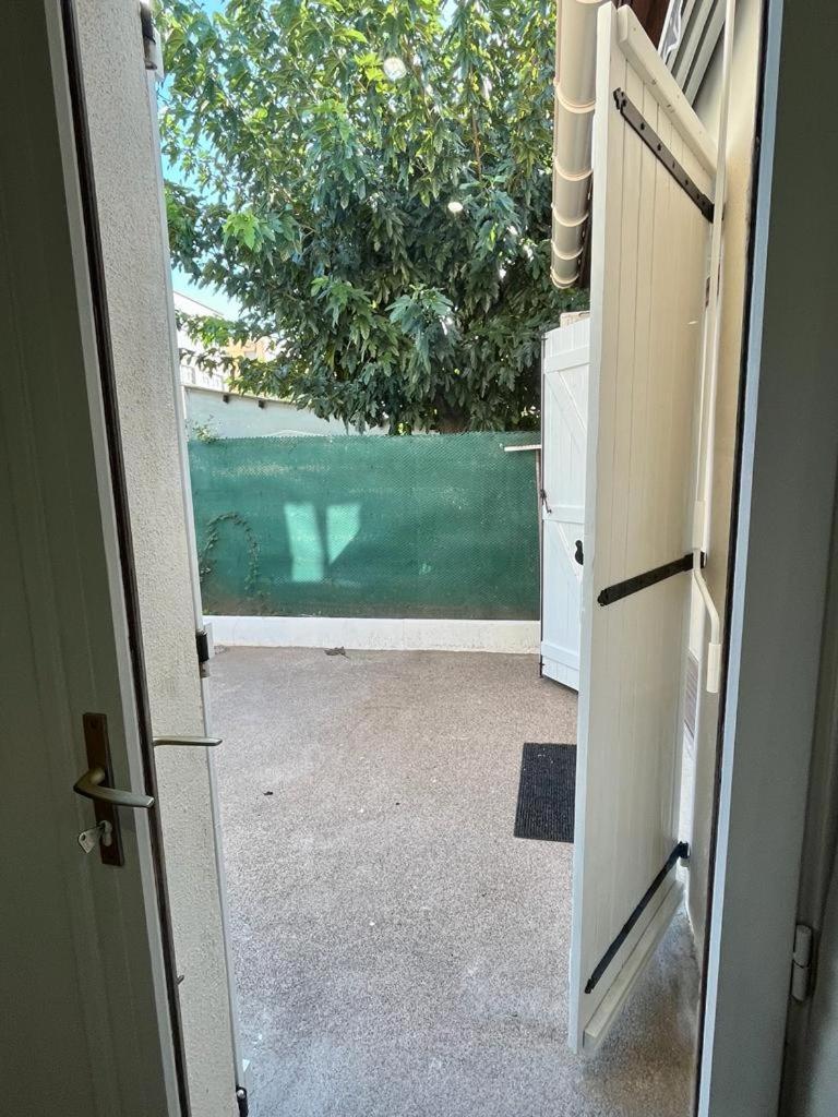 Charmante Maison Avec Jardin Sans Vis-A-Vis Saint-Fons Exteriör bild