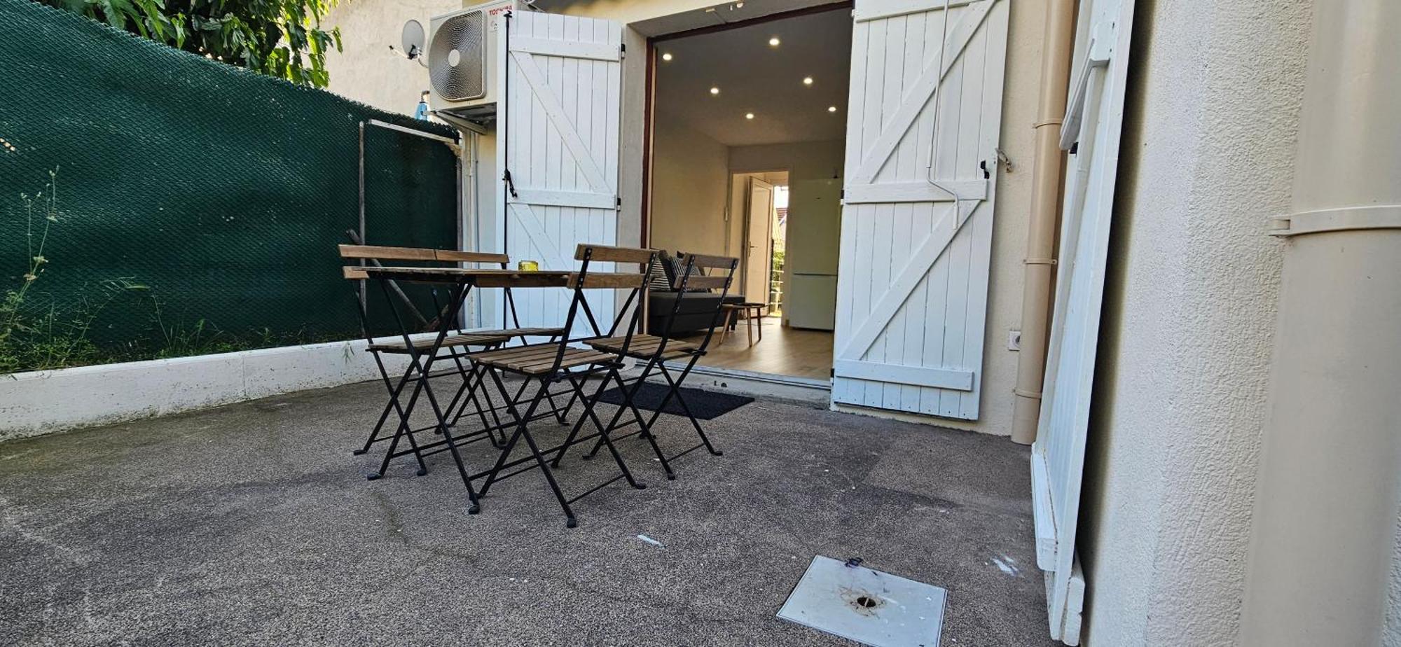 Charmante Maison Avec Jardin Sans Vis-A-Vis Saint-Fons Exteriör bild
