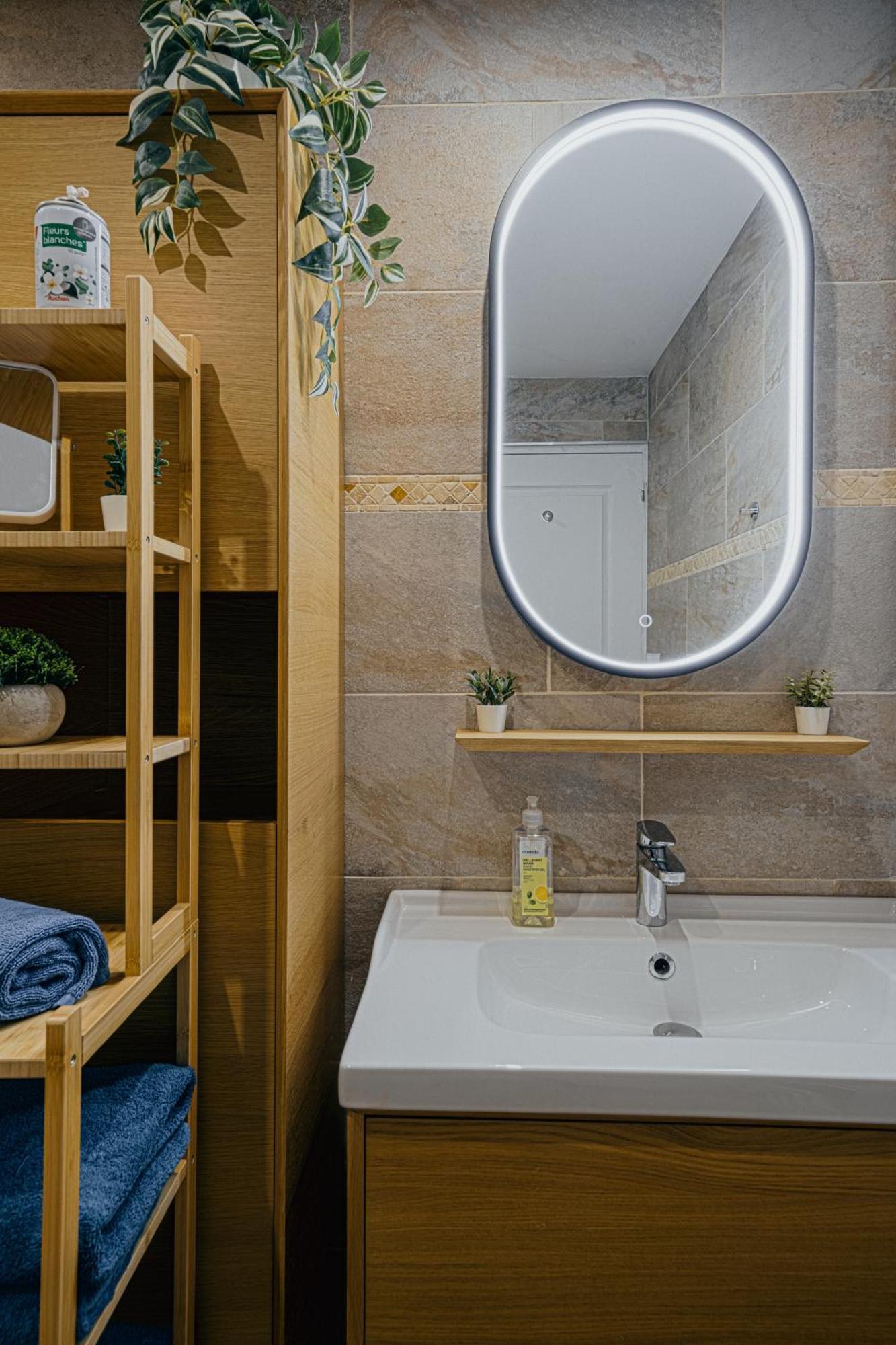 Charmante Maison Avec Jardin Sans Vis-A-Vis Saint-Fons Exteriör bild